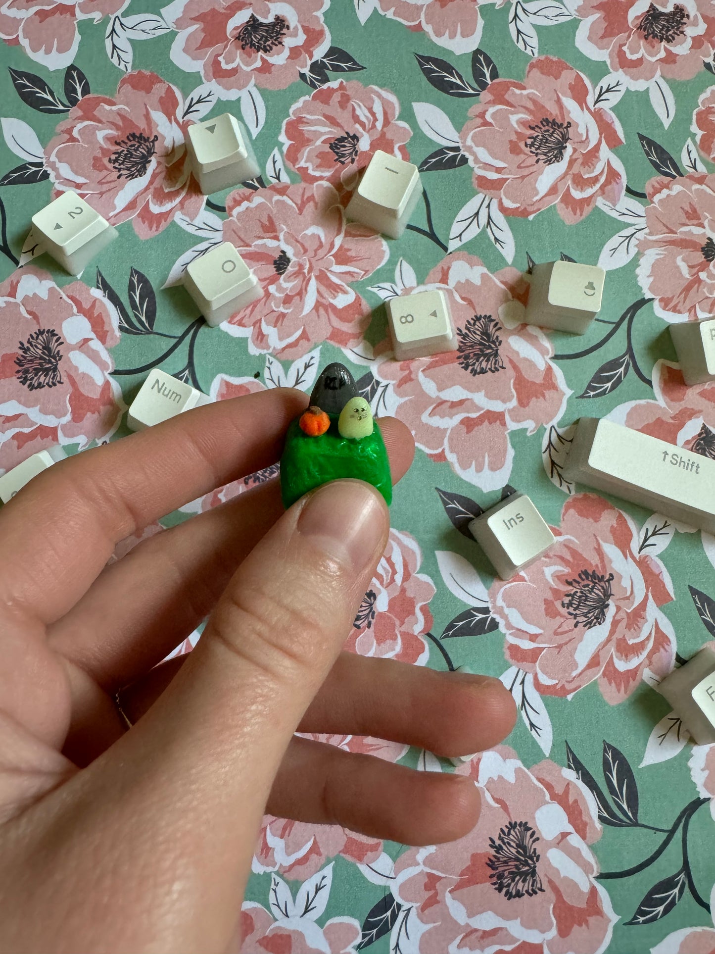 Spooky Grave Polymer Clay Kepcap