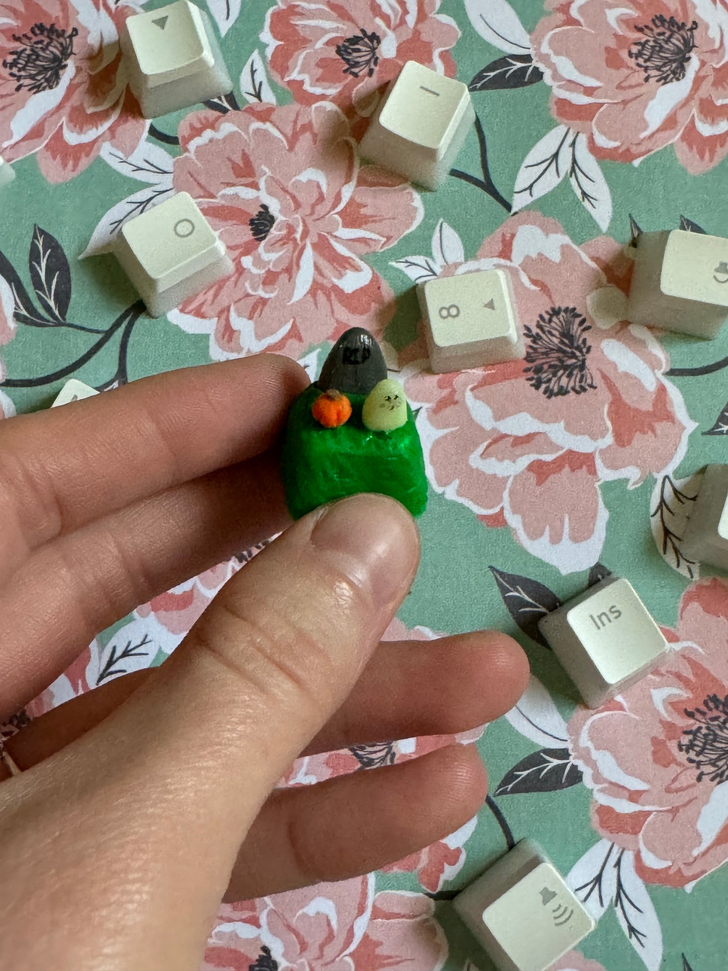 Spooky Grave Polymer Clay Kepcap